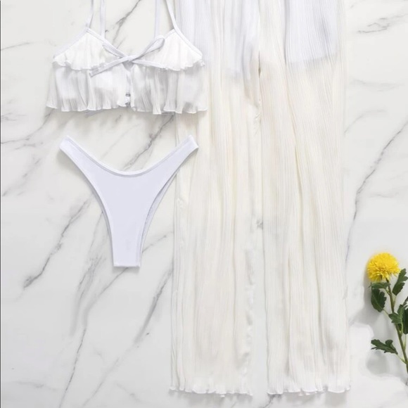 Bikini with cover up - Picture 5 of 10